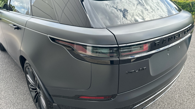 Land Rover Range Rover Velar 3.0 D300 MHEV Belgravia Edition Satin 5dr Auto Diesel Estate - Image 19